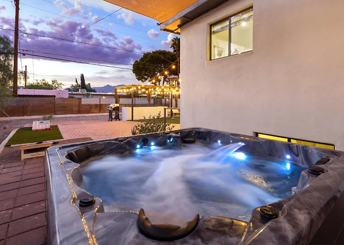Сasa de vacaciones Luxury 5 Bedroom Retreat Sleeps 11 Near U Of A *