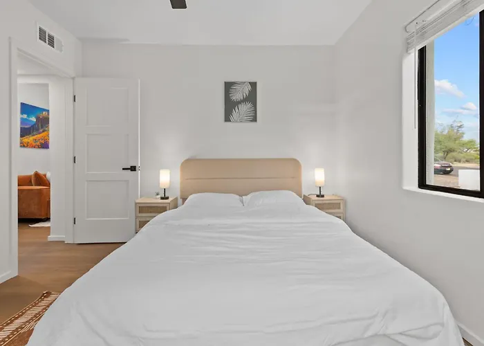 Luxury 5 Bedroom Retreat Sleeps 11 Near U Of A Сasa de vacaciones *