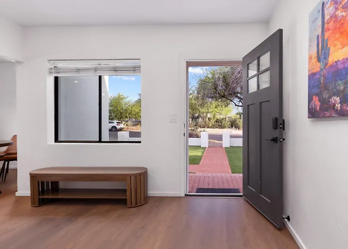 Luxury 5 Bedroom Retreat Sleeps 11 Near U Of A Сasa de vacaciones *